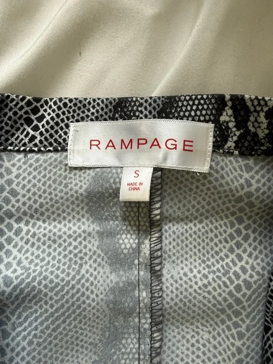 Snake-Print Satin Cover with Belt - Picture 2 of 4